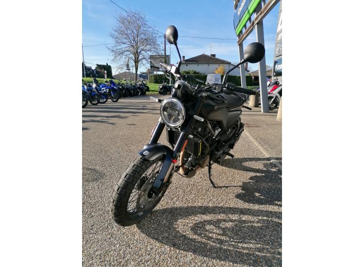HUSQVARNA SVARTPILEN 125 ABS / 79€ PAR MOIS / DSN MOTOS 47